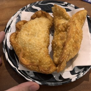 Empanada de chorizo y queso y de fugazeta