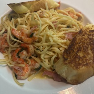 Linguini provenzal con camarones 