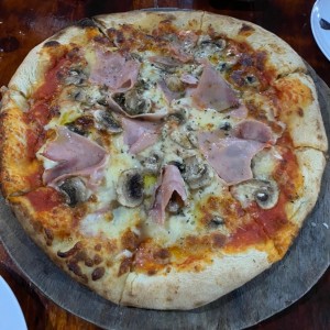 Pizza de hongos y jamon