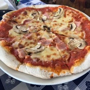 pizza de jamon y hongos