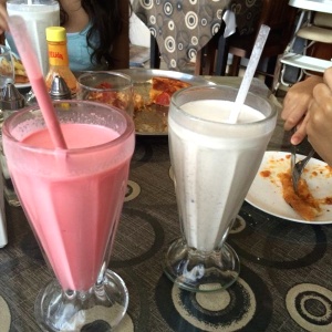 Batidos de helado de fresa y de galleta