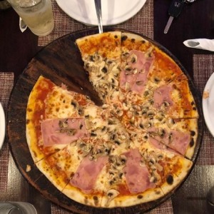 pizza de jamon y hongos