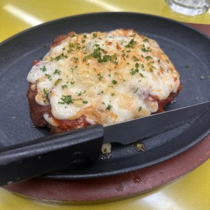 Milanesa de res a la parmesana