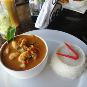 Curry de camarones 