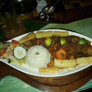 Pargo en salsa de mariscos