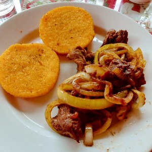 Bistec encebollado