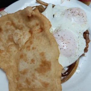 Bistec Encebollado a Caballo