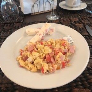 Huevos revueltos con jamon