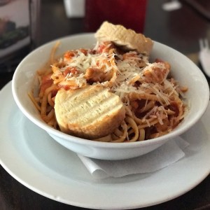 Linguini Pomodoro con Pollo