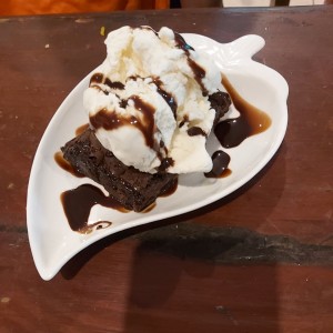 brownie con helado