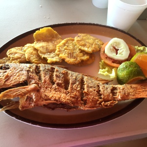 Pargo frito con patacones