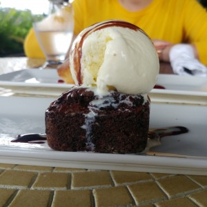 Brownie con helado