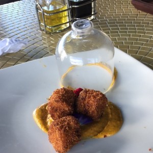 Croquetas de Gallina en Alioli de Aji Criollo