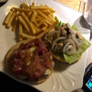 cheeseburger con hongos