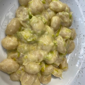 Gnocchi gorgonzola y puerros