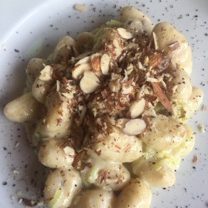 Gnoquis con puerro y gorgonzola