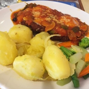 Filete de Pollo a la Parmesana con papas salteadas