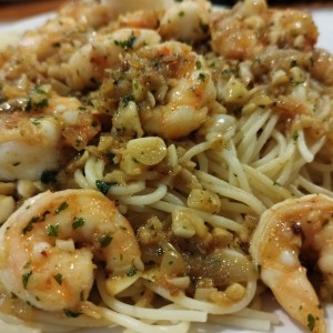 Spaguettini con camarones al olio