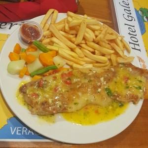 Filete de corvina al ajillo 