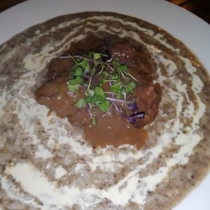 Risotto de trufas negras y carne al oporto