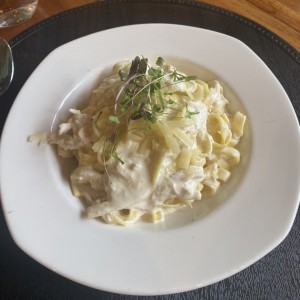 Fettuccine de pollo en salsa blanca (no esta en el menu)