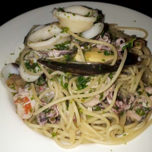 Spaghetti de Mariscos en vino blanco