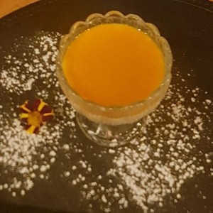 Pana cotta de flores y mango