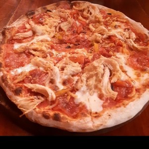 pizza de pollo y peperoni