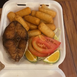 presa de pescado con yuca