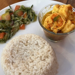 Camarones al ajillo con arroz con coco