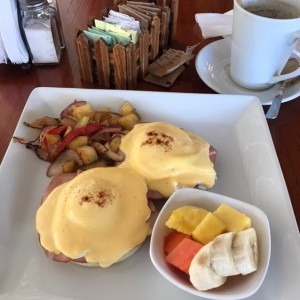 Huevos Benedictinos