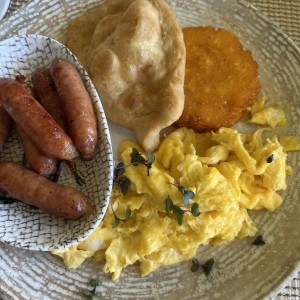 Huevos con chorizos y tortillas