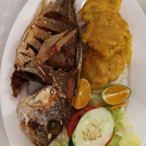 pescado frito con patacones