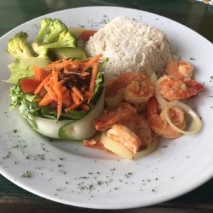 Camarones al Ajillo con Arroz con Coco