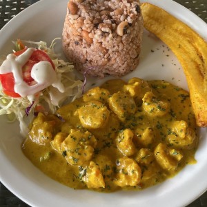 Camarones al curry con arroz con coco