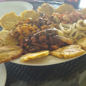 picada mixta de mariscos