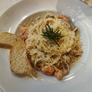 Spaghetti con camarones