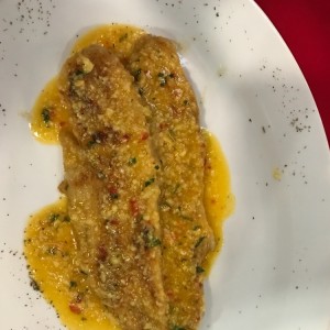 Filete de corvina al ajillo