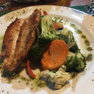 pollo a las finas hierbas con vegetales