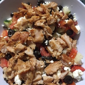 Ensalada griega con pollo