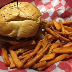 Hamburguesa con queso y tocino