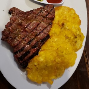 filete de res con patacones