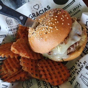 Mushroom Swiss Burger con Camote