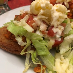 Huarache de Cochinilla