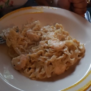 Fettuccini con camarones