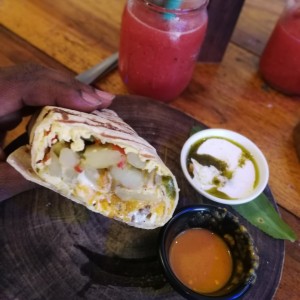 Breakfast Burrito + Smoothie de Sandia y Gengibre