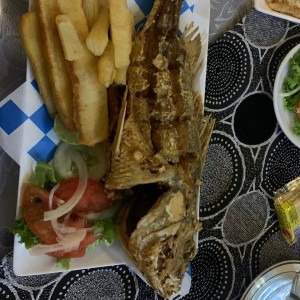 Pescado frito con yuca