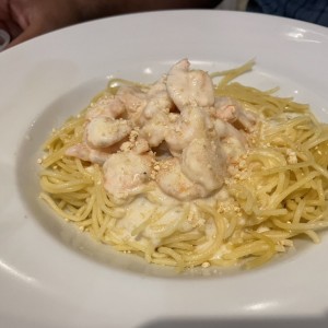 Pasta alfredo con camarones