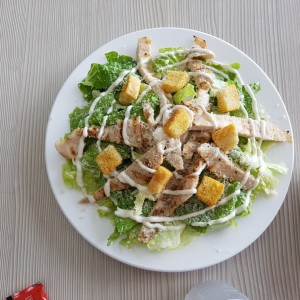 Ensalada Caesar con pollo