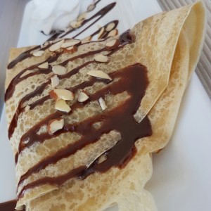 crepes de banana,fresas y nutella